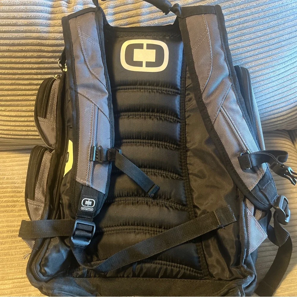 OGIO Metro Backpack  Excellent Gray Black - Picture 4 of 12